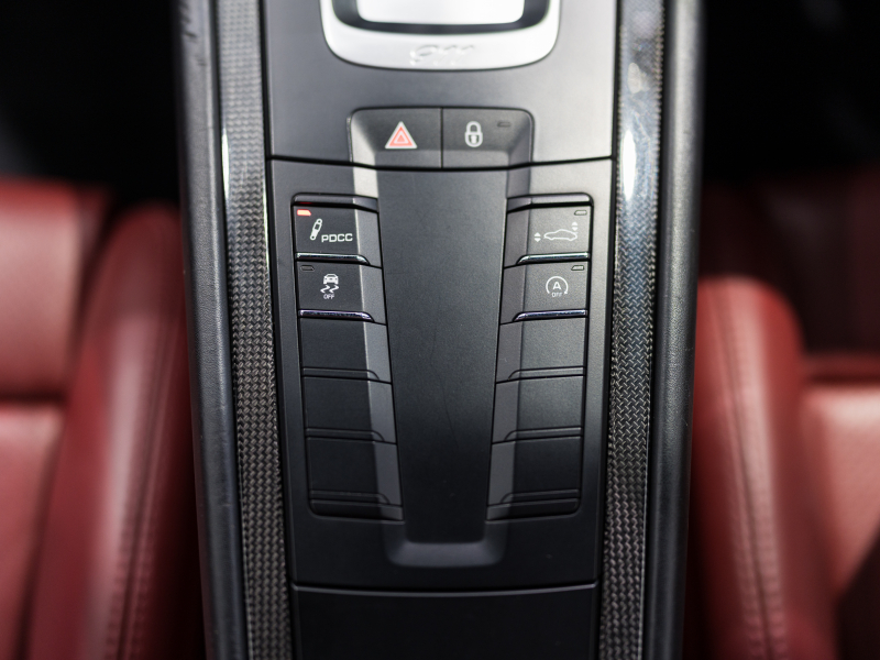 ポルシェ 911(Type991.2) ﾀｰﾎﾞS ｽﾎﾟｰﾂｸﾛﾉPKG　正規D車 ﾚｻﾞｰｲﾝﾃﾘｱ 赤革 PCMﾅﾋﾞ ﾘﾊﾞｰｼﾝｸﾞｶﾒﾗ ﾊﾟｰｸｱｼｽﾄ Carplay PCCB BOSEｻｳﾝﾄﾞ OPｶﾗｰ 　2年保証付