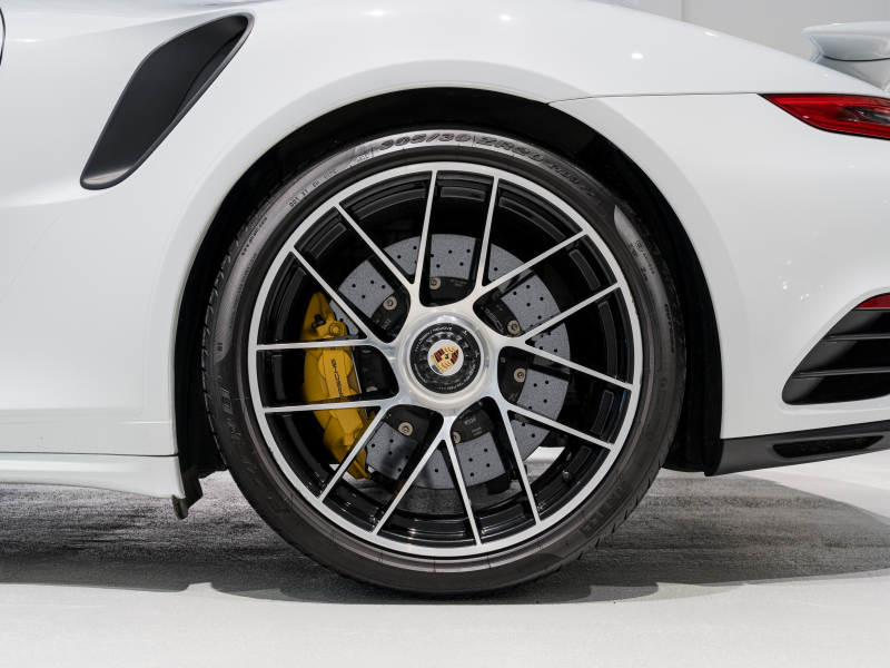 ポルシェ 911(Type991.2) ﾀｰﾎﾞS ｽﾎﾟｰﾂｸﾛﾉPKG　正規D車 ﾚｻﾞｰｲﾝﾃﾘｱ 赤革 PCMﾅﾋﾞ ﾘﾊﾞｰｼﾝｸﾞｶﾒﾗ ﾊﾟｰｸｱｼｽﾄ Carplay PCCB BOSEｻｳﾝﾄﾞ OPｶﾗｰ 　2年保証付