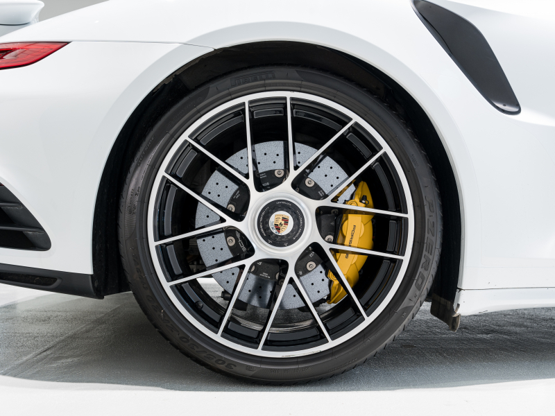 ポルシェ 911(Type991.2) ﾀｰﾎﾞS ｽﾎﾟｰﾂｸﾛﾉPKG　正規D車 ﾚｻﾞｰｲﾝﾃﾘｱ 赤革 PCMﾅﾋﾞ ﾘﾊﾞｰｼﾝｸﾞｶﾒﾗ ﾊﾟｰｸｱｼｽﾄ Carplay PCCB BOSEｻｳﾝﾄﾞ OPｶﾗｰ 　2年保証付