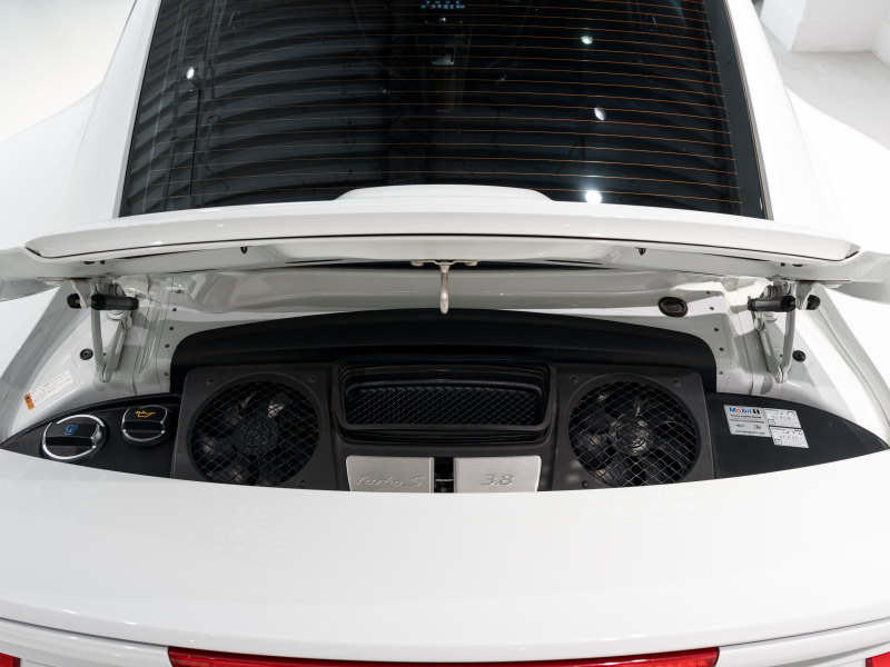 ポルシェ 911(Type991.2) ﾀｰﾎﾞS ｽﾎﾟｰﾂｸﾛﾉPKG　正規D車 ﾚｻﾞｰｲﾝﾃﾘｱ 赤革 PCMﾅﾋﾞ ﾘﾊﾞｰｼﾝｸﾞｶﾒﾗ ﾊﾟｰｸｱｼｽﾄ Carplay PCCB BOSEｻｳﾝﾄﾞ OPｶﾗｰ 　2年保証付