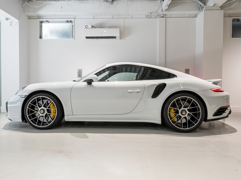 ポルシェ911 ドライバーズマニュアル　ケース付 ポルシェ911 ドライバーズマニュアルケース付