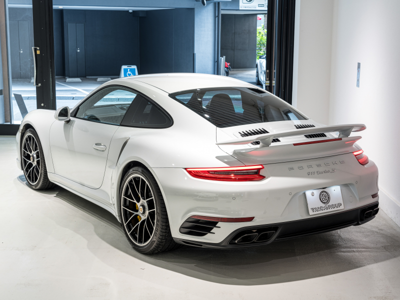 ポルシェ 911(Type991.2) ﾀｰﾎﾞS ｽﾎﾟｰﾂｸﾛﾉPKG　正規D車 ﾚｻﾞｰｲﾝﾃﾘｱ 赤革 PCMﾅﾋﾞ ﾘﾊﾞｰｼﾝｸﾞｶﾒﾗ ﾊﾟｰｸｱｼｽﾄ Carplay PCCB BOSEｻｳﾝﾄﾞ OPｶﾗｰ 　2年保証付