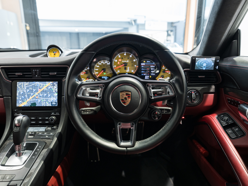 ポルシェ 911(Type991.2) ﾀｰﾎﾞS ｽﾎﾟｰﾂｸﾛﾉPKG　正規D車 ﾚｻﾞｰｲﾝﾃﾘｱ 赤革 PCMﾅﾋﾞ ﾘﾊﾞｰｼﾝｸﾞｶﾒﾗ ﾊﾟｰｸｱｼｽﾄ Carplay PCCB BOSEｻｳﾝﾄﾞ OPｶﾗｰ 　2年保証付