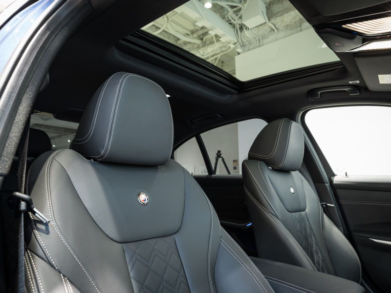 アルピナ D3 S Limousine Allrad　正規D車 1ｵｰﾅｰ OPｶﾗｰ ｱﾙﾋﾟﾅｾｰﾌﾃｨPKG ﾌﾙﾚｻﾞｰﾒﾘﾉ 黒革 ｻﾝﾙｰﾌ 純正iDriveﾅﾋﾞ ﾌﾙｾｸﾞTV CarPlay BMWﾚｰｻﾞｰﾗｲﾄ ｸﾗｼｯｸ20AW　2年保証