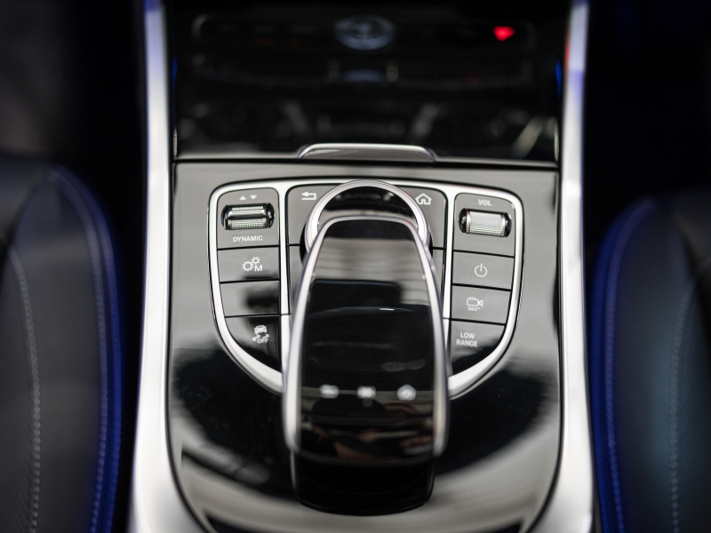 メルセデスベンツ Gクラス G400d AMGﾗｲﾝ ﾗｸﾞｼﾞｭｱﾘｰPKG　正規D車 ﾅｲﾄPKG仕様 右H Meｺﾈｸﾄ 黒革 ｻﾝﾙｰﾌ 純正ﾅﾋﾞTV Burmester 電動ｻｲﾄﾞｽﾃｯﾌﾟ ﾌﾞﾗｯｸﾍﾟｲﾝﾄ20AW　2年保証