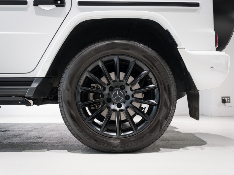 メルセデスベンツ Gクラス G400d AMGﾗｲﾝ ﾗｸﾞｼﾞｭｱﾘｰPKG　正規D車 ﾅｲﾄPKG仕様 右H Meｺﾈｸﾄ 黒革 ｻﾝﾙｰﾌ 純正ﾅﾋﾞTV Burmester 電動ｻｲﾄﾞｽﾃｯﾌﾟ ﾌﾞﾗｯｸﾍﾟｲﾝﾄ20AW　2年保証