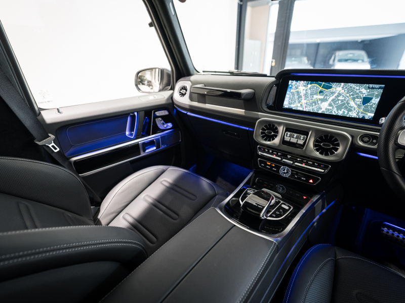 メルセデスベンツ Gクラス G400d AMGﾗｲﾝ ﾗｸﾞｼﾞｭｱﾘｰPKG　正規D車 ﾅｲﾄPKG仕様 右H Meｺﾈｸﾄ 黒革 ｻﾝﾙｰﾌ 純正ﾅﾋﾞTV Burmester 電動ｻｲﾄﾞｽﾃｯﾌﾟ ﾌﾞﾗｯｸﾍﾟｲﾝﾄ20AW　2年保証