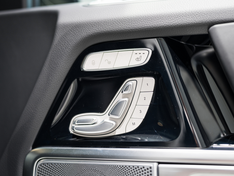 メルセデスベンツ Gクラス G400d AMGﾗｲﾝ ﾗｸﾞｼﾞｭｱﾘｰPKG　正規D車 ﾅｲﾄPKG仕様 右H Meｺﾈｸﾄ 黒革 ｻﾝﾙｰﾌ 純正ﾅﾋﾞTV Burmester 電動ｻｲﾄﾞｽﾃｯﾌﾟ ﾌﾞﾗｯｸﾍﾟｲﾝﾄ20AW　2年保証