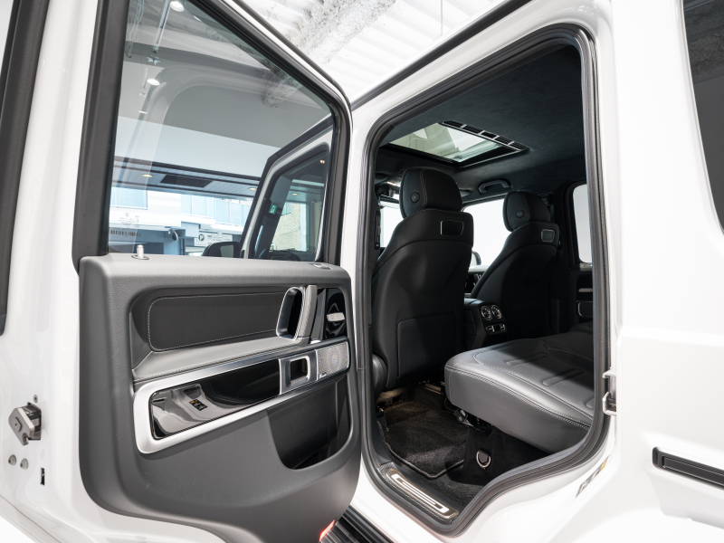 メルセデスベンツ Gクラス G400d AMGﾗｲﾝ ﾗｸﾞｼﾞｭｱﾘｰPKG　正規D車 ﾅｲﾄPKG仕様 右H Meｺﾈｸﾄ 黒革 ｻﾝﾙｰﾌ 純正ﾅﾋﾞTV Burmester 電動ｻｲﾄﾞｽﾃｯﾌﾟ ﾌﾞﾗｯｸﾍﾟｲﾝﾄ20AW　2年保証