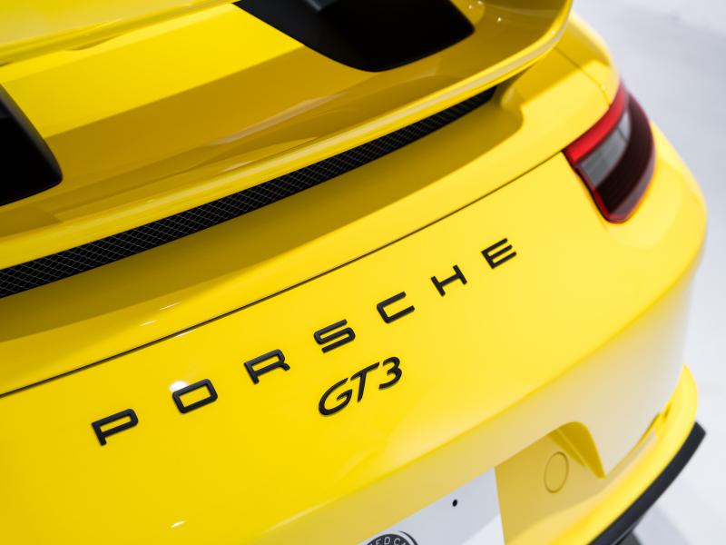 ポルシェ 911(Type991.2) GT3 クラブスポーツ&スポーツクロノPKG 正規D車 Fリフター PCCB フルバケットシート 純正PCMナビ リバーシングカメラ CarPlay LEDヘッドライト 20AW 2年保証