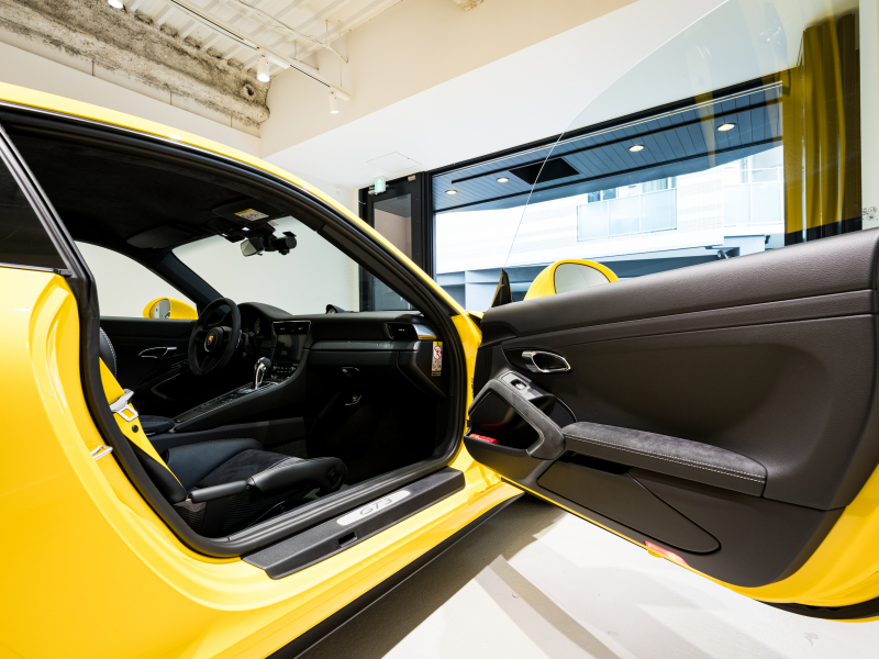 ポルシェ 911(Type991.2) GT3 クラブスポーツ&スポーツクロノPKG 正規D車 Fリフター PCCB フルバケットシート 純正PCMナビ リバーシングカメラ CarPlay LEDヘッドライト 20AW 2年保証