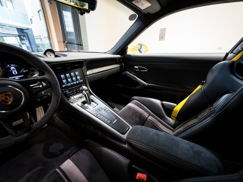 ポルシェ 911(Type991.2) GT3 クラブスポーツ&スポーツクロノPKG 正規D車 Fリフター PCCB フルバケットシート 純正PCMナビ リバーシングカメラ CarPlay LEDヘッドライト 20AW 2年保証