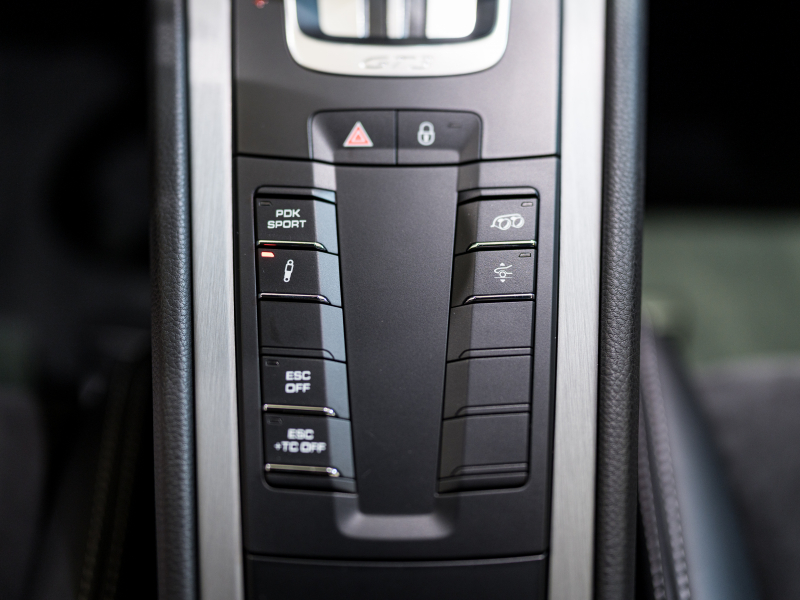 ポルシェ 911(Type991.2) GT3 クラブスポーツ&スポーツクロノPKG 正規D車 Fリフター PCCB フルバケットシート 純正PCMナビ リバーシングカメラ CarPlay LEDヘッドライト 20AW 2年保証