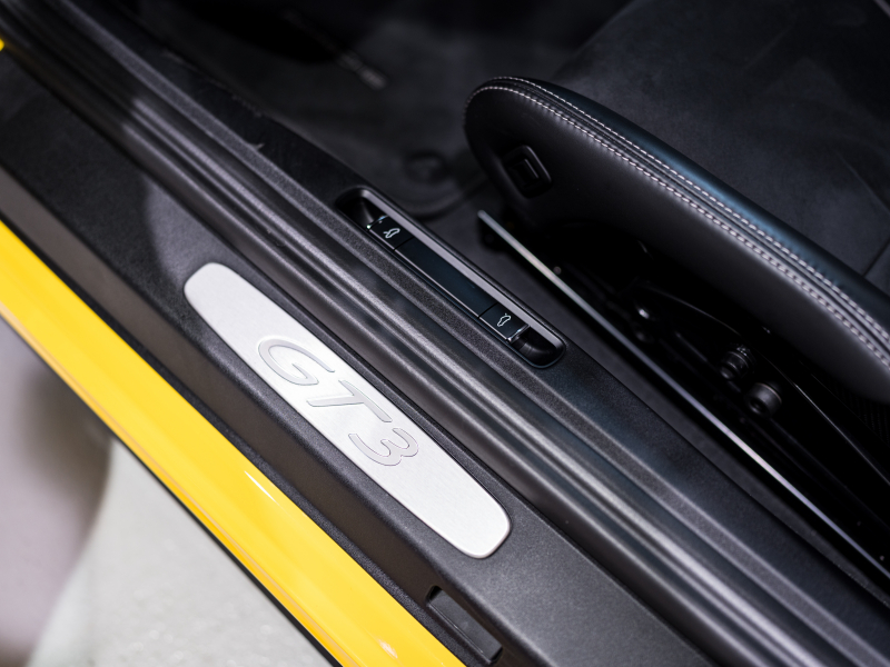 ポルシェ 911(Type991.2) GT3 クラブスポーツ&スポーツクロノPKG 正規D車 Fリフター PCCB フルバケットシート 純正PCMナビ リバーシングカメラ CarPlay LEDヘッドライト 20AW 2年保証