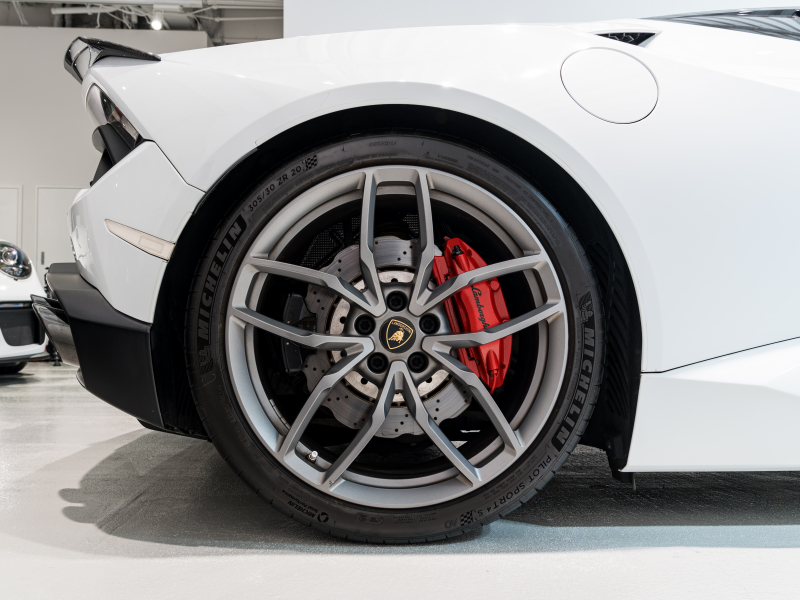 ランボルギーニ ウラカン Spyder LP580-2　正規D車 Bianco Icarus ﾌﾛﾝﾄﾘﾌﾀｰ ﾌﾙ電動ｼｰﾄ Q-citura 純正ﾅﾋﾞ ﾘｱｶﾒﾗ ﾏｸﾞﾈﾄﾚｵﾛｼﾞｶﾙｻｽ NOVITECｻｽ ｽﾎﾟｰﾂｴｷｿﾞｰｽﾄ 鍛造20AW