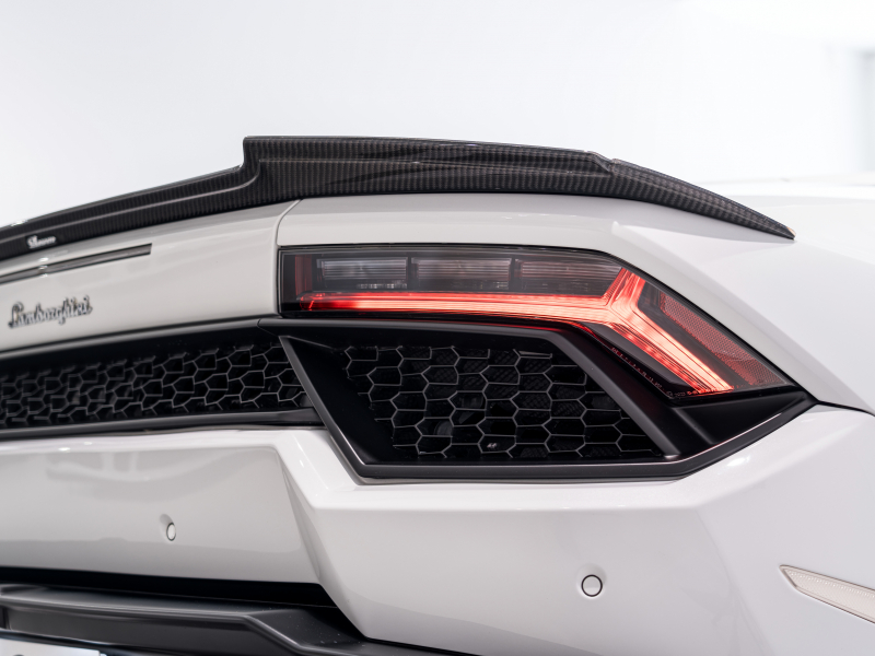 ランボルギーニ ウラカン Spyder LP580-2　正規D車 Bianco Icarus ﾌﾛﾝﾄﾘﾌﾀｰ ﾌﾙ電動ｼｰﾄ Q-citura 純正ﾅﾋﾞ ﾘｱｶﾒﾗ ﾏｸﾞﾈﾄﾚｵﾛｼﾞｶﾙｻｽ NOVITECｻｽ ｽﾎﾟｰﾂｴｷｿﾞｰｽﾄ 鍛造20AW