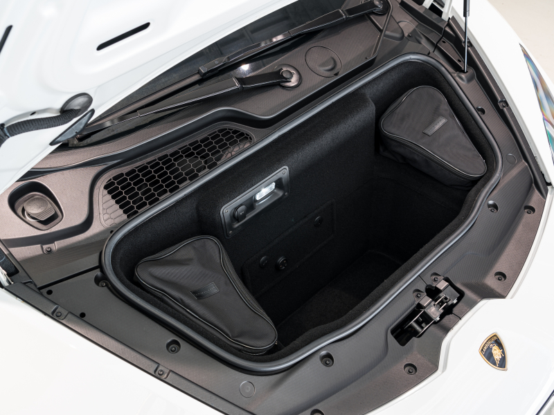 ランボルギーニ ウラカン Spyder LP580-2　正規D車 Bianco Icarus ﾌﾛﾝﾄﾘﾌﾀｰ ﾌﾙ電動ｼｰﾄ Q-citura 純正ﾅﾋﾞ ﾘｱｶﾒﾗ ﾏｸﾞﾈﾄﾚｵﾛｼﾞｶﾙｻｽ NOVITECｻｽ ｽﾎﾟｰﾂｴｷｿﾞｰｽﾄ 鍛造20AW