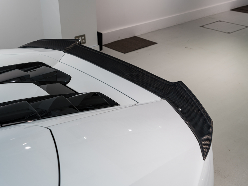 ランボルギーニ ウラカン Spyder LP580-2　正規D車 Bianco Icarus ﾌﾛﾝﾄﾘﾌﾀｰ ﾌﾙ電動ｼｰﾄ Q-citura 純正ﾅﾋﾞ ﾘｱｶﾒﾗ ﾏｸﾞﾈﾄﾚｵﾛｼﾞｶﾙｻｽ NOVITECｻｽ ｽﾎﾟｰﾂｴｷｿﾞｰｽﾄ 鍛造20AW