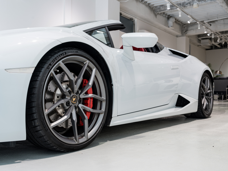 ランボルギーニ ウラカン Spyder LP580-2　正規D車 Bianco Icarus ﾌﾛﾝﾄﾘﾌﾀｰ ﾌﾙ電動ｼｰﾄ Q-citura 純正ﾅﾋﾞ ﾘｱｶﾒﾗ ﾏｸﾞﾈﾄﾚｵﾛｼﾞｶﾙｻｽ NOVITECｻｽ ｽﾎﾟｰﾂｴｷｿﾞｰｽﾄ 鍛造20AW