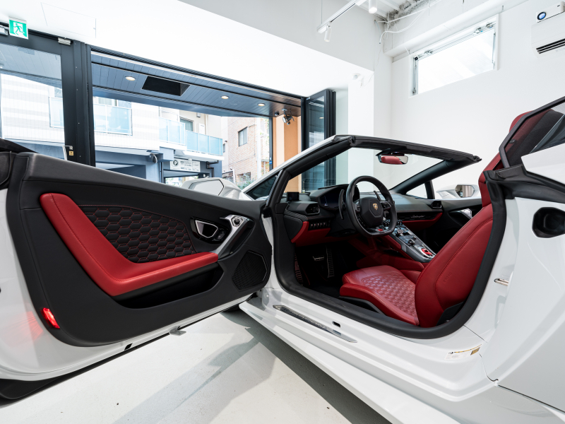 ランボルギーニ ウラカン Spyder LP580-2　正規D車 Bianco Icarus ﾌﾛﾝﾄﾘﾌﾀｰ ﾌﾙ電動ｼｰﾄ Q-citura 純正ﾅﾋﾞ ﾘｱｶﾒﾗ ﾏｸﾞﾈﾄﾚｵﾛｼﾞｶﾙｻｽ NOVITECｻｽ ｽﾎﾟｰﾂｴｷｿﾞｰｽﾄ 鍛造20AW