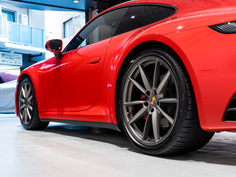 ポルシェ 911(Type992) ｶﾚﾗ4S ｽﾎﾟｰﾂｸﾛﾉPKG　正規D車 左H Fﾘﾌﾄ PDCC ｴﾝﾄﾘｰD ﾌﾙﾚｻﾞｰｲﾝﾃﾘｱ ﾎﾞﾙﾄﾞｰﾚｯﾄﾞ革 軽量ｶｰﾎﾞﾝﾙｰﾌ 純正PCMﾅﾋﾞ CarPlay ACC ｻﾗｳﾝﾄﾞｶﾒﾗ ｶﾚﾗS20/21AW　2年保証