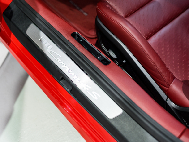 ポルシェ 911(Type992) ｶﾚﾗ4S ｽﾎﾟｰﾂｸﾛﾉPKG　正規D車 左H Fﾘﾌﾄ PDCC ｴﾝﾄﾘｰD ﾌﾙﾚｻﾞｰｲﾝﾃﾘｱ ﾎﾞﾙﾄﾞｰﾚｯﾄﾞ革 軽量ｶｰﾎﾞﾝﾙｰﾌ 純正PCMﾅﾋﾞ CarPlay ACC ｻﾗｳﾝﾄﾞｶﾒﾗ ｶﾚﾗS20/21AW　2年保証