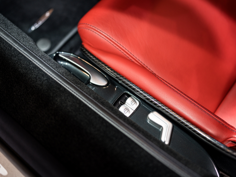 メルセデスベンツ SLRマクラーレン 正規ﾃﾞｨｰﾗｰ車 国内22台限定 ｼﾙﾊﾞｰｱﾛｰﾚｻﾞｰ ﾀｰﾋﾞﾝﾃﾞｻﾞｲﾝAW CFRPﾓﾉｺｯｸ C-BRAKE ｱﾀﾞﾌﾟﾃｨﾌﾞｽﾎﾟｲﾗｰ 社外ﾅﾋﾞ ﾊﾞｯｸｶﾒﾗ BOSEｻｳﾝﾄﾞ