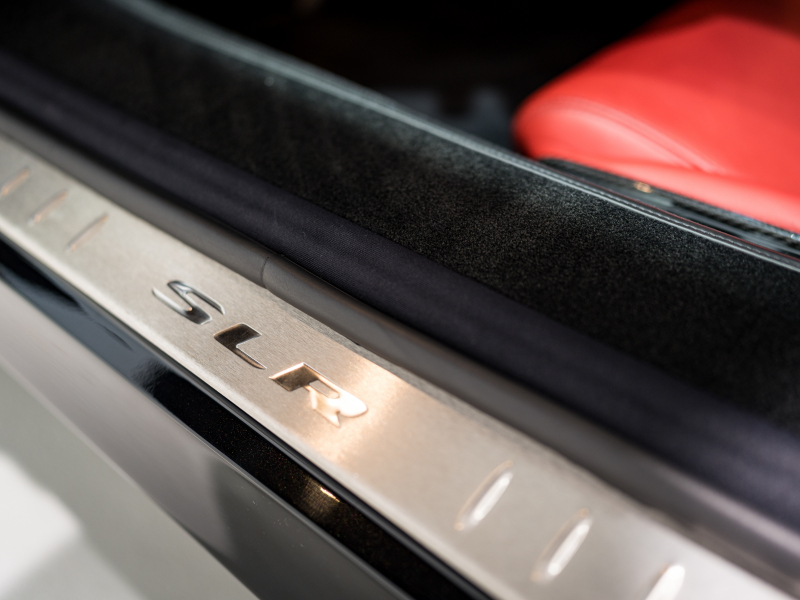 メルセデスベンツ SLRマクラーレン 正規ﾃﾞｨｰﾗｰ車 国内22台限定 ｼﾙﾊﾞｰｱﾛｰﾚｻﾞｰ ﾀｰﾋﾞﾝﾃﾞｻﾞｲﾝAW CFRPﾓﾉｺｯｸ C-BRAKE ｱﾀﾞﾌﾟﾃｨﾌﾞｽﾎﾟｲﾗｰ 社外ﾅﾋﾞ ﾊﾞｯｸｶﾒﾗ BOSEｻｳﾝﾄﾞ