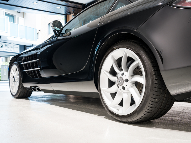 メルセデスベンツ SLRマクラーレン 正規ﾃﾞｨｰﾗｰ車 国内22台限定 ｼﾙﾊﾞｰｱﾛｰﾚｻﾞｰ ﾀｰﾋﾞﾝﾃﾞｻﾞｲﾝAW CFRPﾓﾉｺｯｸ C-BRAKE ｱﾀﾞﾌﾟﾃｨﾌﾞｽﾎﾟｲﾗｰ 社外ﾅﾋﾞ ﾊﾞｯｸｶﾒﾗ BOSEｻｳﾝﾄﾞ