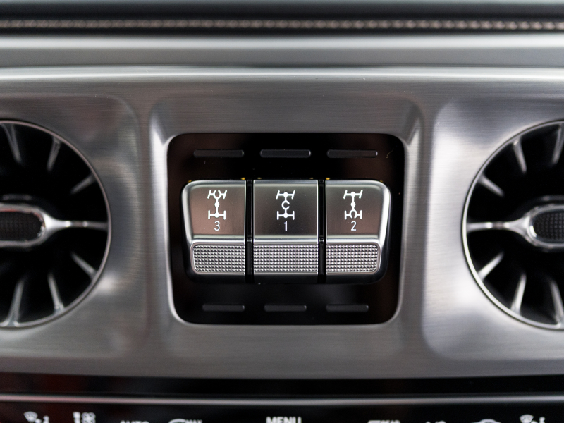 メルセデスベンツ Gクラス G400d STRONGER THAN TIME Edition　正規D車 国内40台限定 ﾗｸﾞｼﾞｭｱﾘｰPKG 黒革 SR ﾍﾞﾝﾁﾚｰﾀｰ 純正ﾅﾋﾞTV ﾌﾙｾｸﾞ CarPlay Burmester ﾅｲﾄPKGﾏｸﾞﾉ 20AW　2年保証