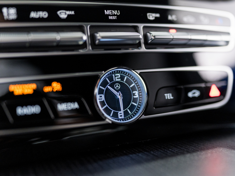 メルセデスベンツ Gクラス G400d STRONGER THAN TIME Edition　正規D車 国内40台限定 ﾗｸﾞｼﾞｭｱﾘｰPKG 黒革 SR ﾍﾞﾝﾁﾚｰﾀｰ 純正ﾅﾋﾞTV ﾌﾙｾｸﾞ CarPlay Burmester ﾅｲﾄPKGﾏｸﾞﾉ 20AW　2年保証