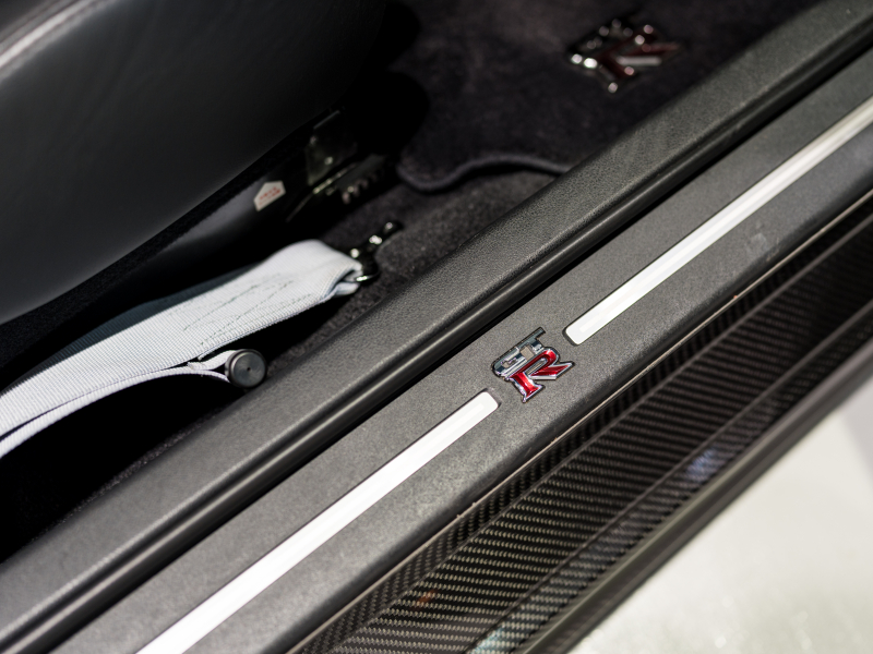 日産 GT-R Spec V　ｵﾘｼﾞﾅﾙｶｰﾎﾞﾝﾎﾞﾃﾞｨ 強化ｸﾗｯﾁ ﾊｲﾌﾛｰﾀｰﾋﾞﾝ SAURUSﾁｭｰﾝ800馬力 ﾄﾗｽﾄﾏﾌﾗｰ RECAROﾊﾞｹｯﾄｼｰﾄ 純正ﾅﾋﾞ BOSE 大口径ﾌﾞﾚｰｷﾃﾞｨｽｸ 各種ｶｽﾀﾑ多数