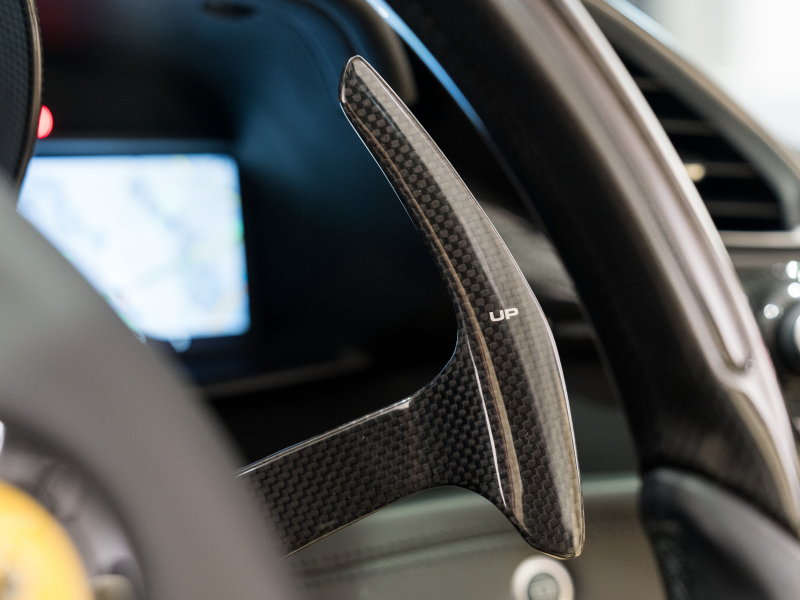 フェラーリ 488スパイダー F1 DCT 正規D車 RossoCorsa フロントサスペンションリフティング Cremaレザー フル電動シート シートヒーター カーボンLEDステア カーボンインテリア JBLサウンド 鍛造20AW