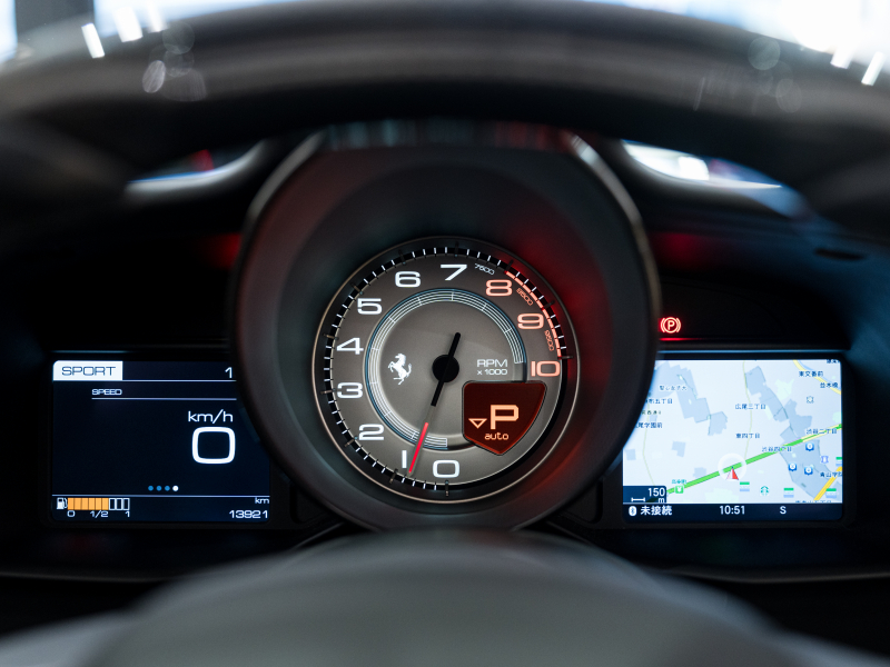 フェラーリ 488スパイダー F1 DCT 正規D車 RossoCorsa フロントサスペンションリフティング Cremaレザー フル電動シート シートヒーター カーボンLEDステア カーボンインテリア JBLサウンド 鍛造20AW