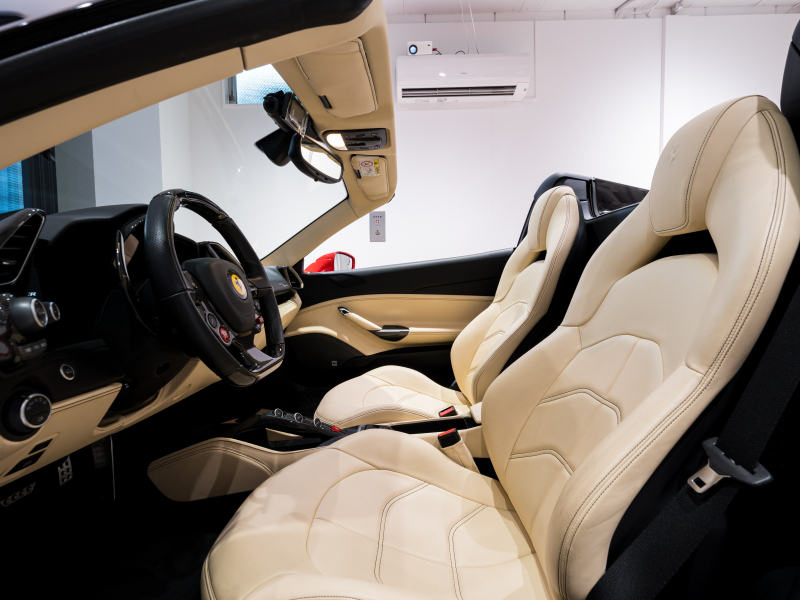 フェラーリ 488スパイダー F1 DCT 正規D車 RossoCorsa フロントサスペンションリフティング Cremaレザー フル電動シート シートヒーター カーボンLEDステア カーボンインテリア JBLサウンド 鍛造20AW