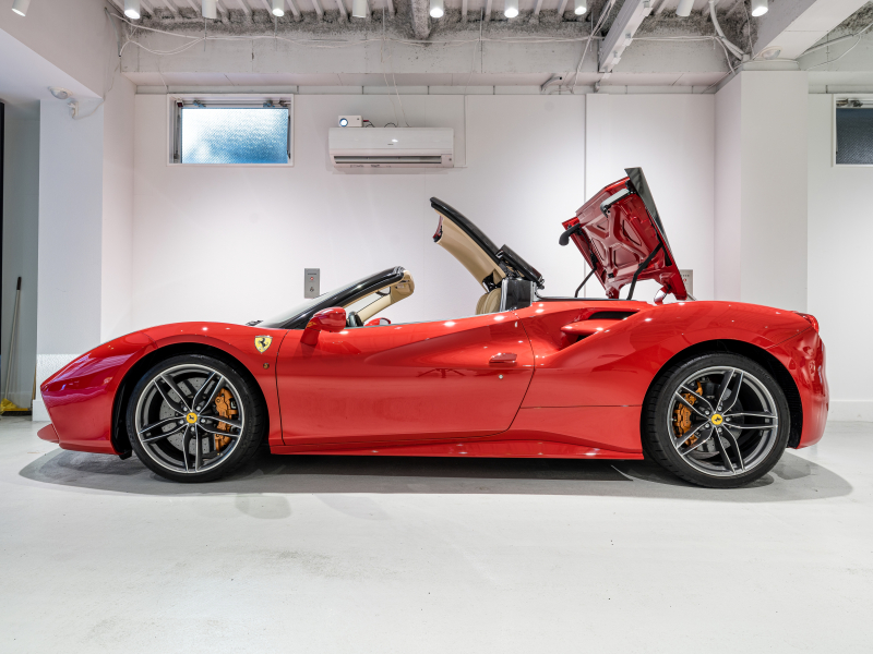 フェラーリ 488スパイダー F1 DCT 正規D車 RossoCorsa フロントサスペンションリフティング Cremaレザー フル電動シート シートヒーター カーボンLEDステア カーボンインテリア JBLサウンド 鍛造20AW