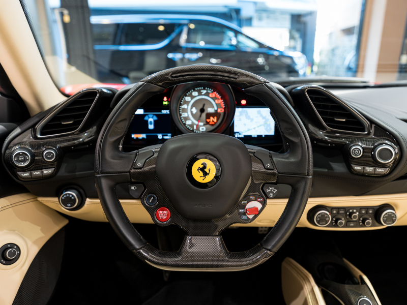 フェラーリ 488スパイダー F1 DCT 正規D車 RossoCorsa フロントサスペンションリフティング Cremaレザー フル電動シート シートヒーター カーボンLEDステア カーボンインテリア JBLサウンド 鍛造20AW