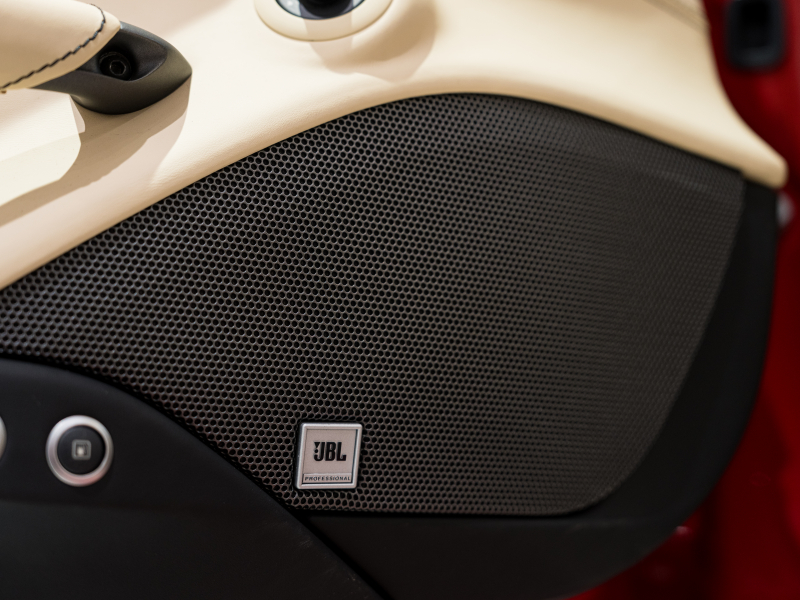 フェラーリ 488スパイダー F1 DCT 正規D車 RossoCorsa フロントサスペンションリフティング Cremaレザー フル電動シート シートヒーター カーボンLEDステア カーボンインテリア JBLサウンド 鍛造20AW