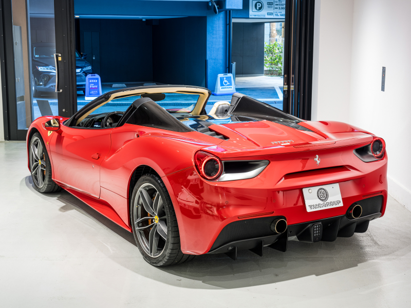 フェラーリ 488スパイダー F1 DCT 正規D車 RossoCorsa フロントサスペンションリフティング Cremaレザー フル電動シート シートヒーター カーボンLEDステア カーボンインテリア JBLサウンド 鍛造20AW