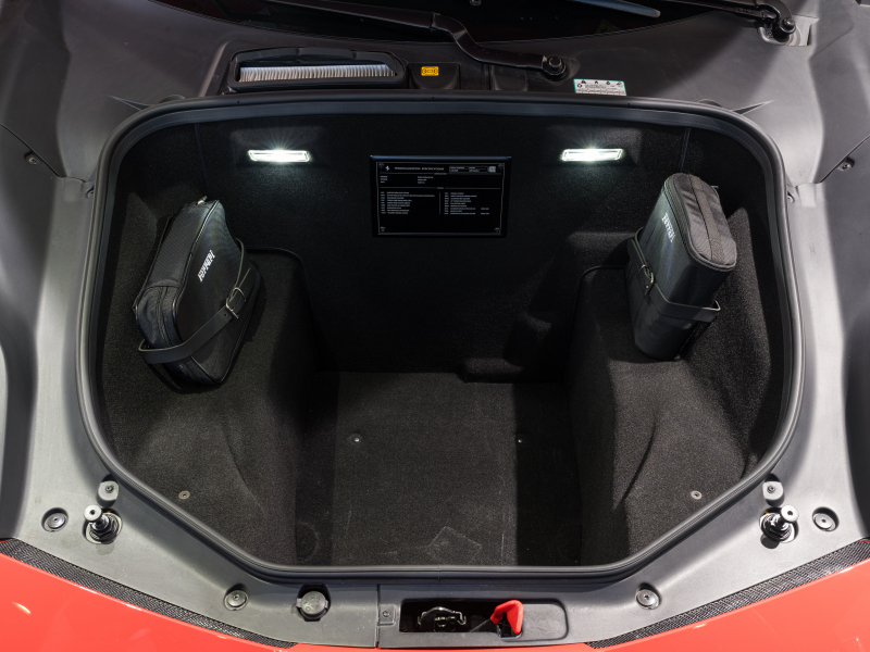 フェラーリ 488スパイダー F1 DCT 正規D車 RossoCorsa フロントサスペンションリフティング Cremaレザー フル電動シート シートヒーター カーボンLEDステア カーボンインテリア JBLサウンド 鍛造20AW