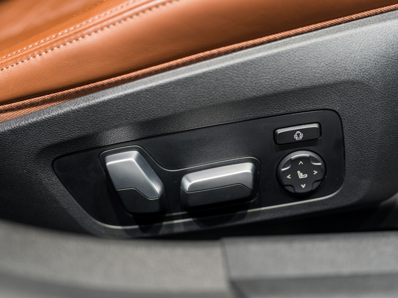 アルピナ D3 S Allrad Touring　正規D車 1ｵｰﾅｰ ｾｰﾌﾃｨPKG ACC ﾌﾙﾚｻﾞｰﾒﾘﾉ ﾀﾙﾄｩｰﾌｫ ﾊﾟﾉﾗﾏSR 全席ﾋｰﾀｰ 純正ﾅﾋﾞ 360ｶﾒﾗ harman/kardon HUD　新車保証継承可