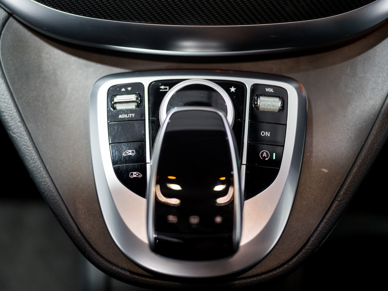 メルセデスベンツ Vクラス V220d ｽﾎﾟｰﾂ ﾛﾝｸﾞ ﾚｰﾀﾞｰP　ﾏｲﾊﾞｯﾊ仕様 ｴｸﾞｾｸﾃｨﾌﾞｼｰﾄ TVﾓﾆﾀｰ付ﾊﾟｰﾃｰｼｮﾝ ﾊﾟﾉﾗﾏSR 4人乗り