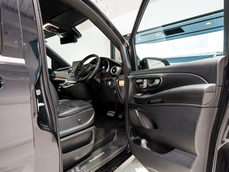 メルセデスベンツ Vクラス V220d ｽﾎﾟｰﾂ ﾛﾝｸﾞ ﾚｰﾀﾞｰP　ﾏｲﾊﾞｯﾊ仕様 ｴｸﾞｾｸﾃｨﾌﾞｼｰﾄ TVﾓﾆﾀｰ付ﾊﾟｰﾃｰｼｮﾝ ﾊﾟﾉﾗﾏSR 4人乗り