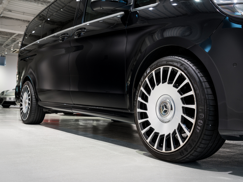 メルセデスベンツ Vクラス V220d ｽﾎﾟｰﾂ ﾛﾝｸﾞ ﾚｰﾀﾞｰP　ﾏｲﾊﾞｯﾊ仕様 ｴｸﾞｾｸﾃｨﾌﾞｼｰﾄ TVﾓﾆﾀｰ付ﾊﾟｰﾃｰｼｮﾝ ﾊﾟﾉﾗﾏSR 4人乗り