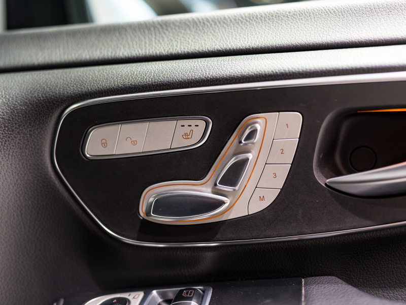 メルセデスベンツ Vクラス V220d ｽﾎﾟｰﾂ ﾛﾝｸﾞ ﾚｰﾀﾞｰP　ﾏｲﾊﾞｯﾊ仕様 ｴｸﾞｾｸﾃｨﾌﾞｼｰﾄ TVﾓﾆﾀｰ付ﾊﾟｰﾃｰｼｮﾝ ﾊﾟﾉﾗﾏSR 4人乗り