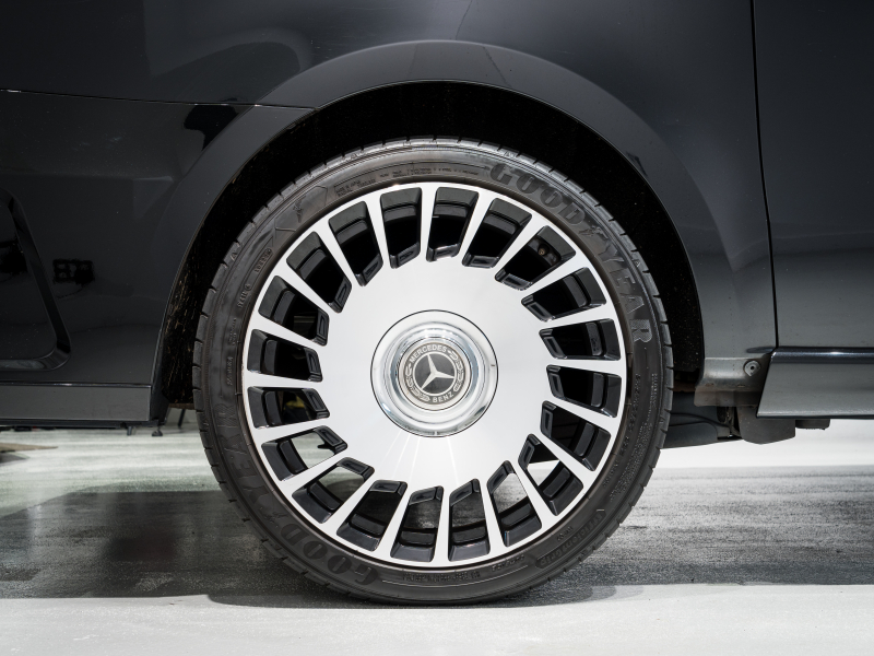 メルセデスベンツ Vクラス V220d ｽﾎﾟｰﾂ ﾛﾝｸﾞ ﾚｰﾀﾞｰP　ﾏｲﾊﾞｯﾊ仕様 ｴｸﾞｾｸﾃｨﾌﾞｼｰﾄ TVﾓﾆﾀｰ付ﾊﾟｰﾃｰｼｮﾝ ﾊﾟﾉﾗﾏSR 4人乗り