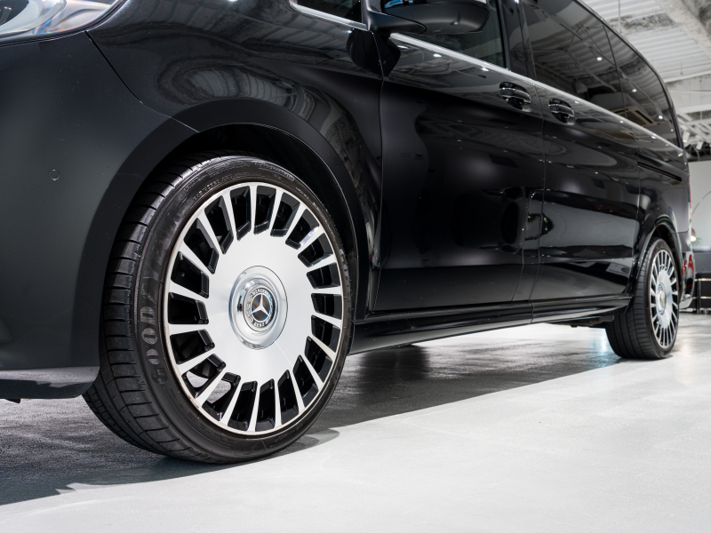 メルセデスベンツ Vクラス V220d ｽﾎﾟｰﾂ ﾛﾝｸﾞ ﾚｰﾀﾞｰP　ﾏｲﾊﾞｯﾊ仕様 ｴｸﾞｾｸﾃｨﾌﾞｼｰﾄ TVﾓﾆﾀｰ付ﾊﾟｰﾃｰｼｮﾝ ﾊﾟﾉﾗﾏSR 4人乗り