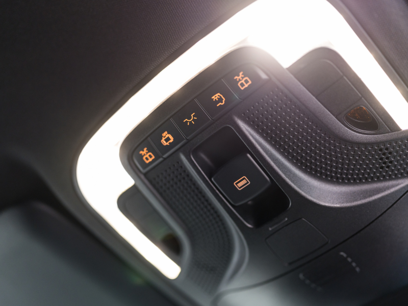 メルセデスベンツ Vクラス V220d ｽﾎﾟｰﾂ ﾛﾝｸﾞ ﾚｰﾀﾞｰP　ﾏｲﾊﾞｯﾊ仕様 ｴｸﾞｾｸﾃｨﾌﾞｼｰﾄ TVﾓﾆﾀｰ付ﾊﾟｰﾃｰｼｮﾝ ﾊﾟﾉﾗﾏSR 4人乗り