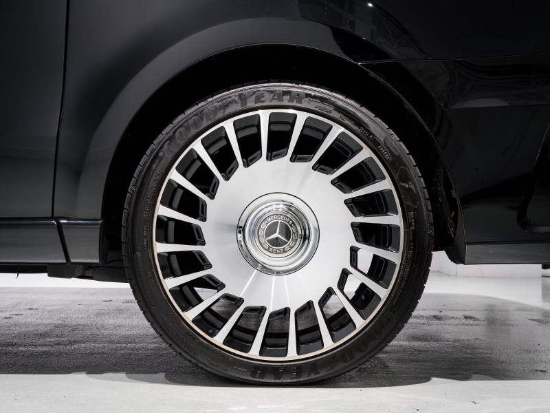 メルセデスベンツ Vクラス V220d ｽﾎﾟｰﾂ ﾛﾝｸﾞ ﾚｰﾀﾞｰP　ﾏｲﾊﾞｯﾊ仕様 ｴｸﾞｾｸﾃｨﾌﾞｼｰﾄ TVﾓﾆﾀｰ付ﾊﾟｰﾃｰｼｮﾝ ﾊﾟﾉﾗﾏSR 4人乗り