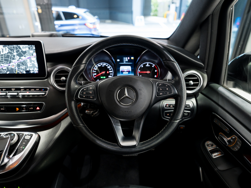 メルセデスベンツ Vクラス V220d ｽﾎﾟｰﾂ ﾛﾝｸﾞ ﾚｰﾀﾞｰP　ﾏｲﾊﾞｯﾊ仕様 ｴｸﾞｾｸﾃｨﾌﾞｼｰﾄ TVﾓﾆﾀｰ付ﾊﾟｰﾃｰｼｮﾝ ﾊﾟﾉﾗﾏSR 4人乗り